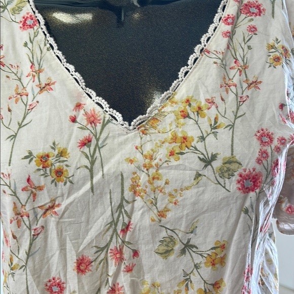 MNK Cream Floral Puff Sleeve Blouse with tie back - Picture 2 of 7